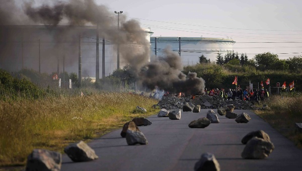 Francia: Sector energético dispuesto a parar reactores por huelga contra Reforma Laboral
