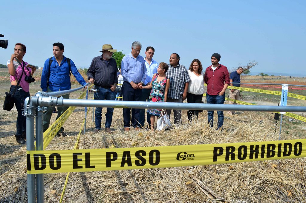 Recuperan 53 cuerpos en fosa de Tetelcingo