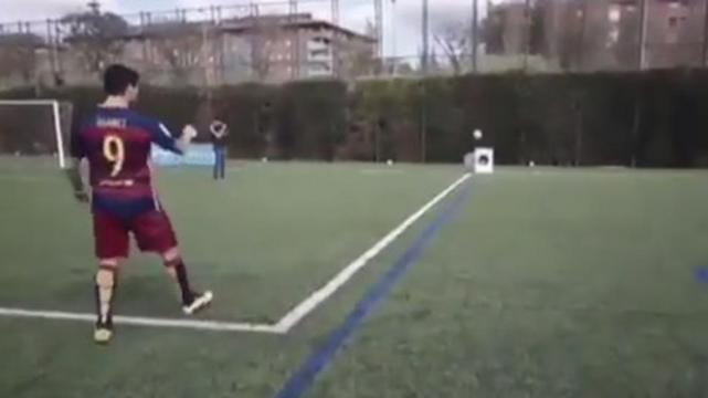 VIDEO: Suárez y el desafío de meter un balón en la lavadora