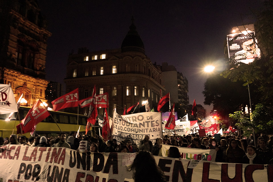 Una multitud marchó en Argentina para defender la educación pública