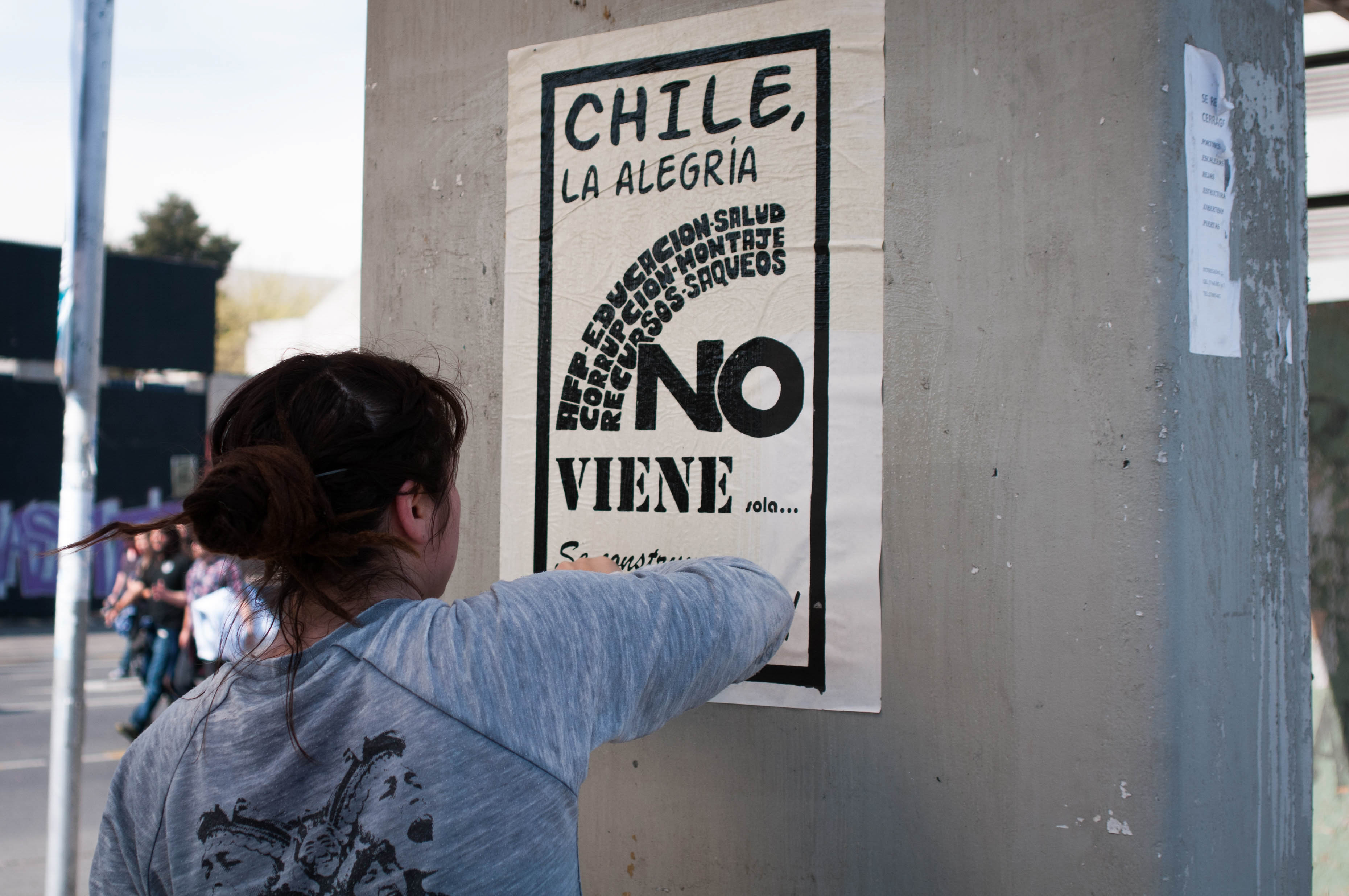 El Nuevo Afiche Político: autogestión y contingencia en los muros de Santiago