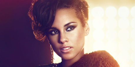 ¡Cumplió su promesa! Alicia Keys se lució sin una gota de maquillaje en una alfombra roja