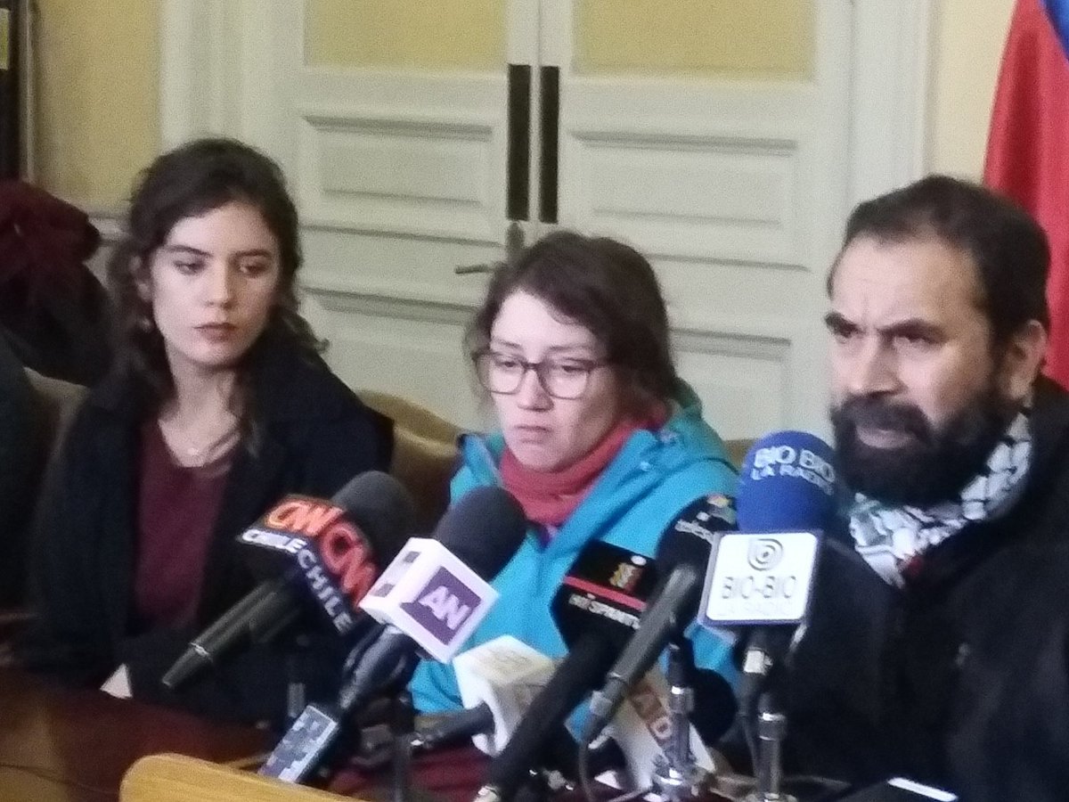 Camila Vallejo, Félix Avilés y vocero de la CONES piden fin a la justicia militar tras caso de aborto provocado por Carabineros