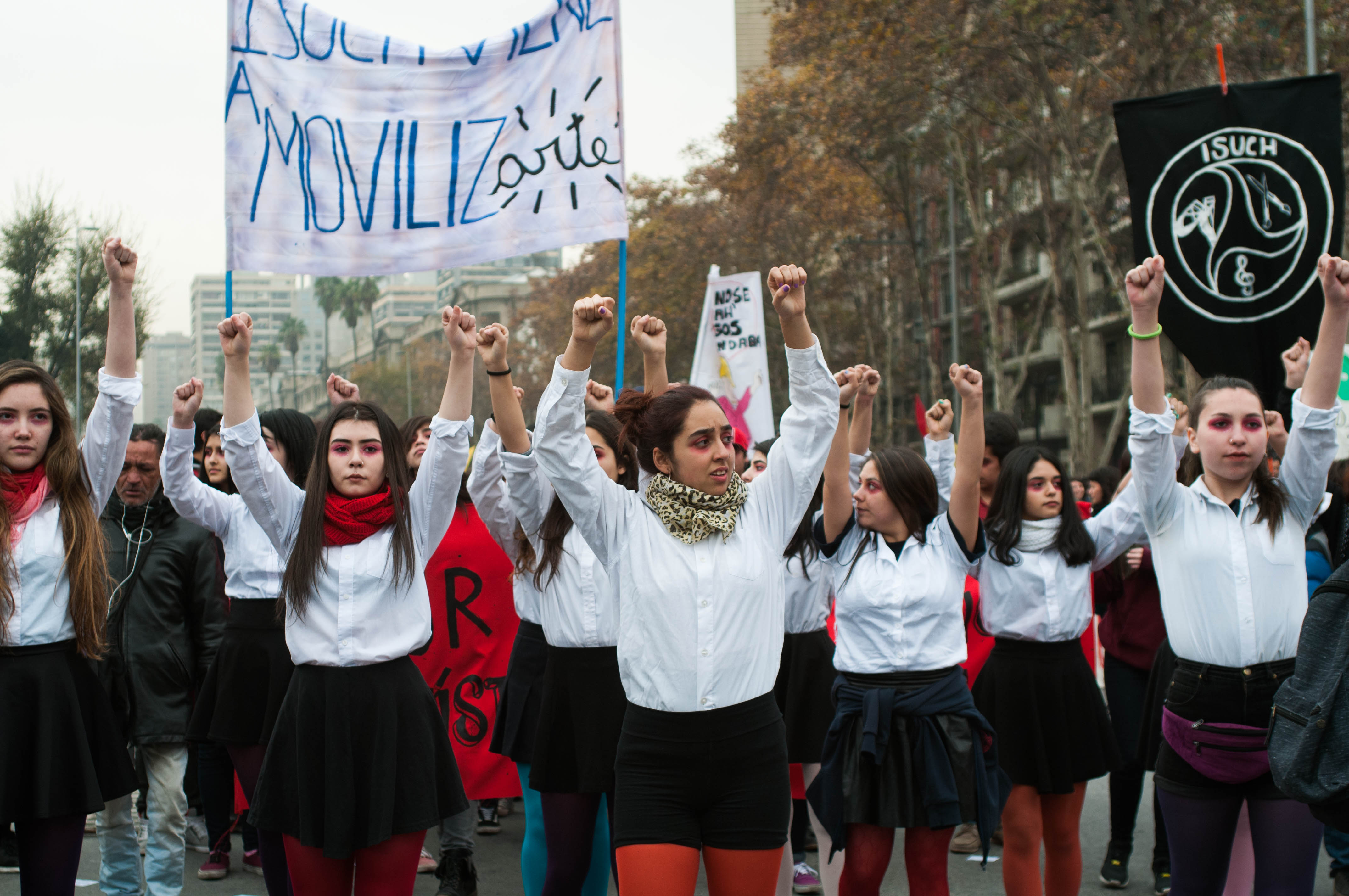 Más de 100 mil personas en las calles de Santiago en jornada de movilización estudiantil
