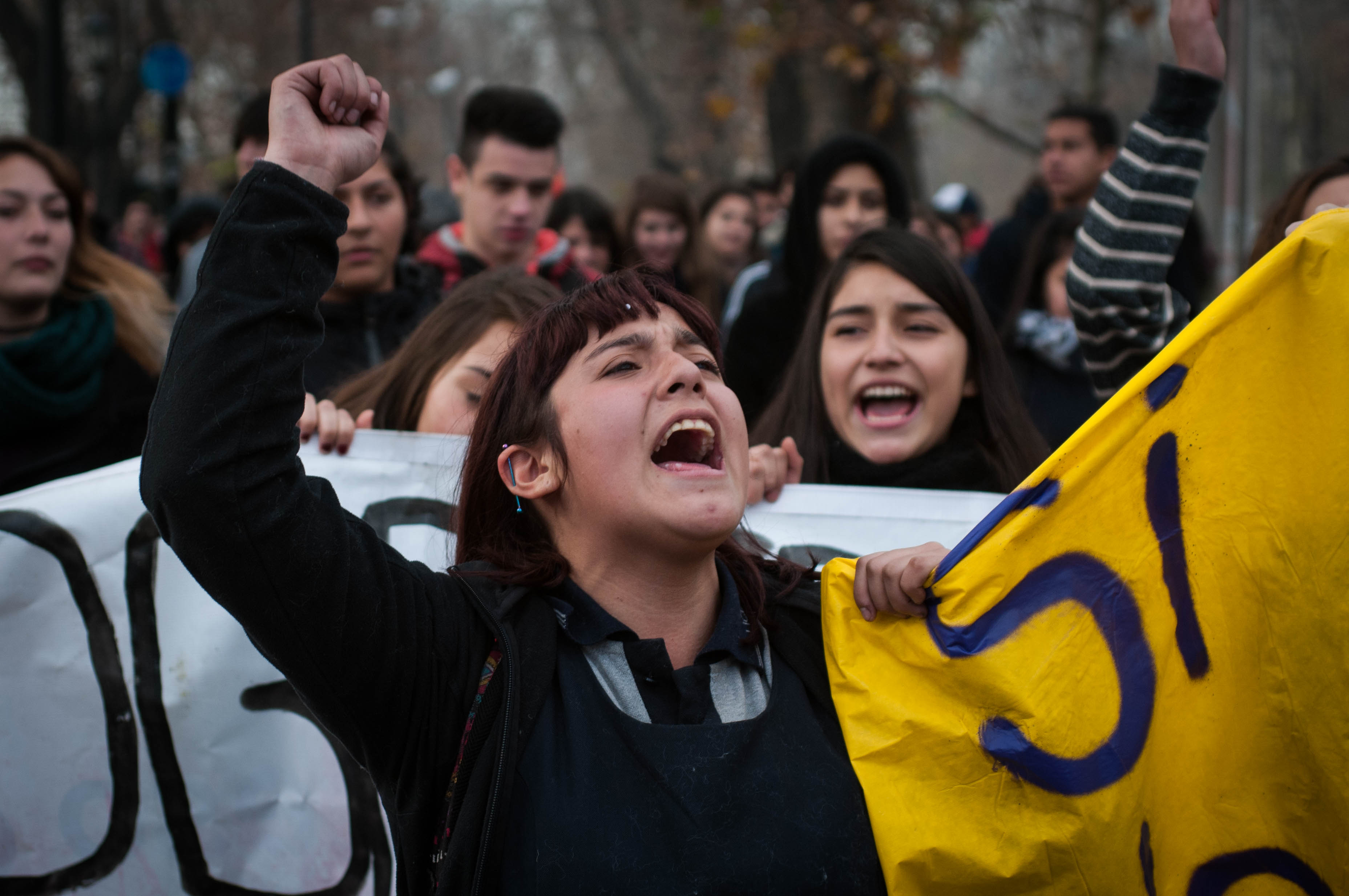 Pese a las amenazas y la represión estudiantes marchan en Santiago