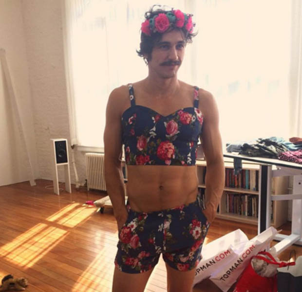 James Franco tiene listo su traje de baño para enfrentar el verano