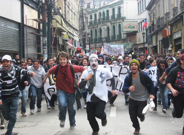 Sigue la ofensiva estudiantil: Convocan a marcha, cicletada y jornada familiar por la educación