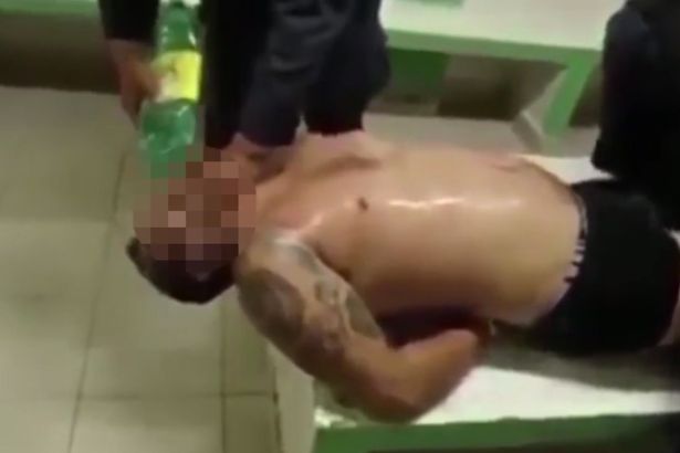 Video de tortura policial explícita horroriza a las redes sociales