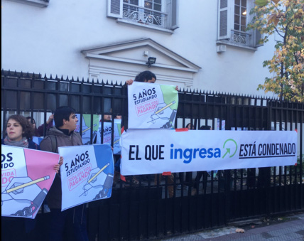 Crédito con Aval del Estado: Estudiantes se toman sede de Comisión Ingresa