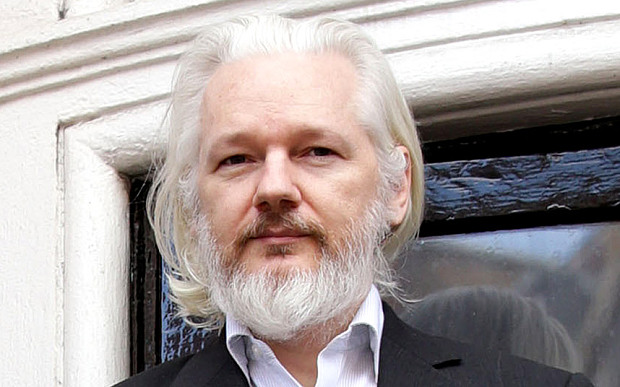 Assange sobre Clinton y Trump: «Es como elegir entre el cólera o la gonorrea»
