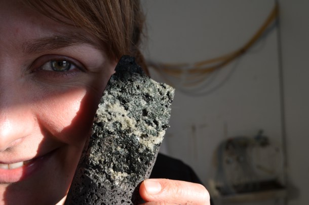 Islandia: Científicos logran almacenar y solidificar toneladas de CO2 en roca volcánica