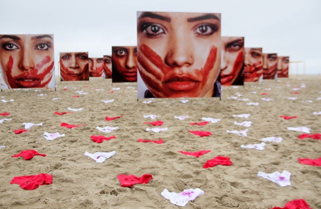 Brasil: Calzones en la playa de Copacabana para protestar contra las violaciones