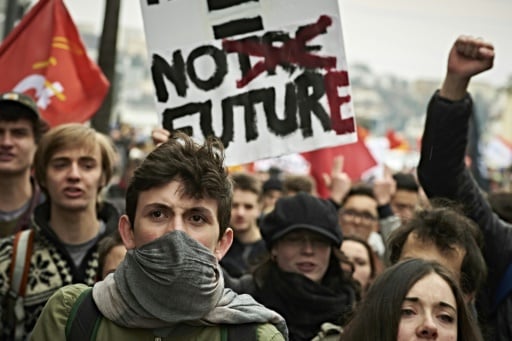 Crisis francesa: «Los partidos tradicionales no están a la altura de solucionar la crisis económica»