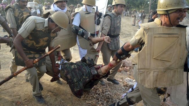 India: La policía mata más de 20 personas en desalojo de parque ocupado