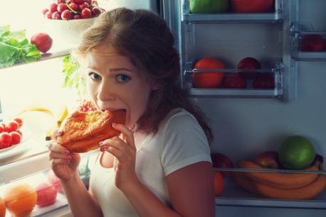 10 alimentos que no debes ingerir por la noche si quieres conciliar el sueño