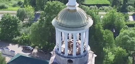 Un dron capta a una pareja teniendo sexo en la cúpula de un monasterio