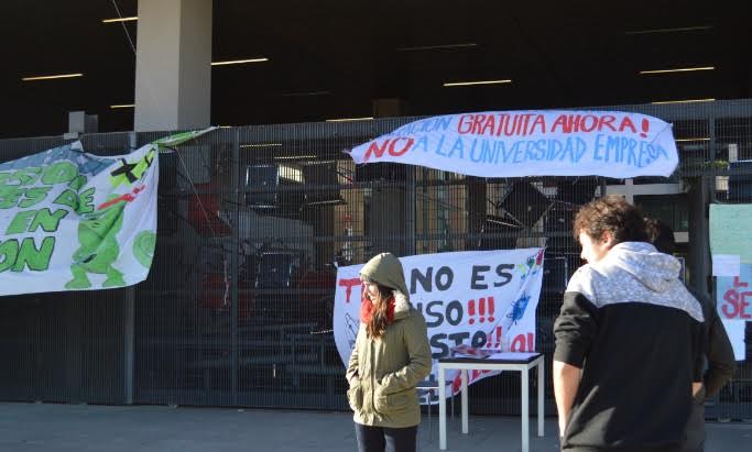 Mesa de Izquierda de Valparaíso se pronuncia a favor de la toma de la Unab Viña del Mar