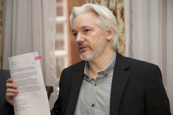 Julian Assange será panelista en seminario por los 60 años del Colegio de Periodistas