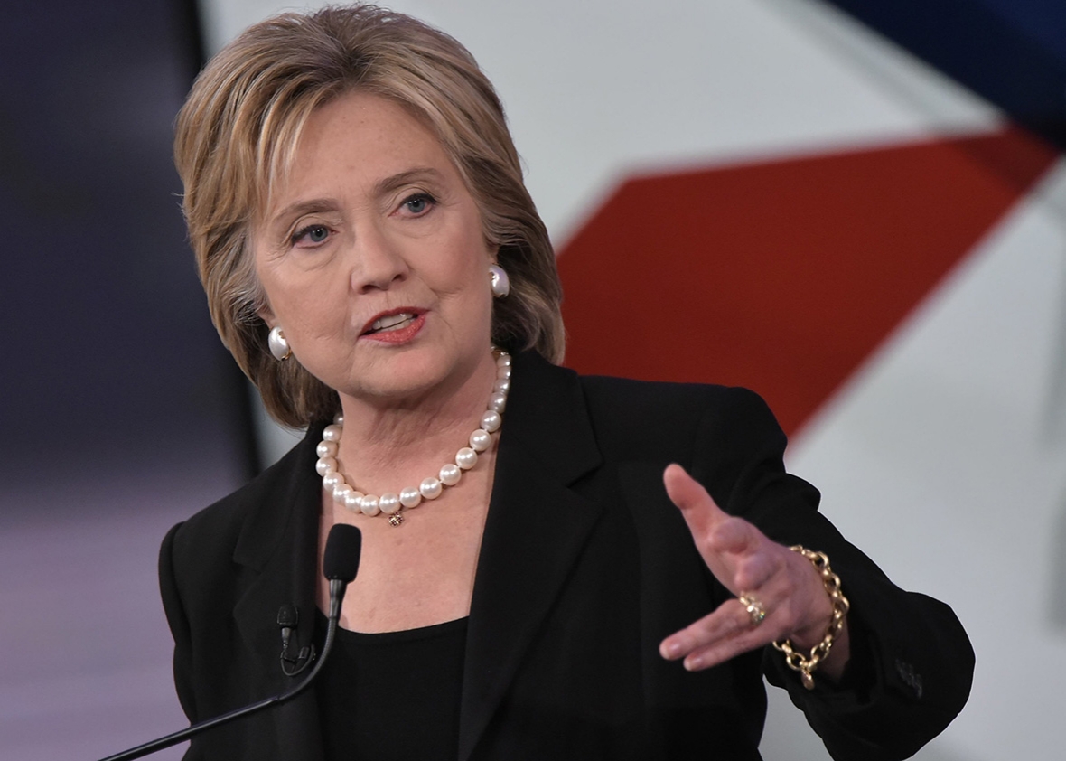 EEUU: Hillary Clinton trabajó para empresa que financió al Daesh