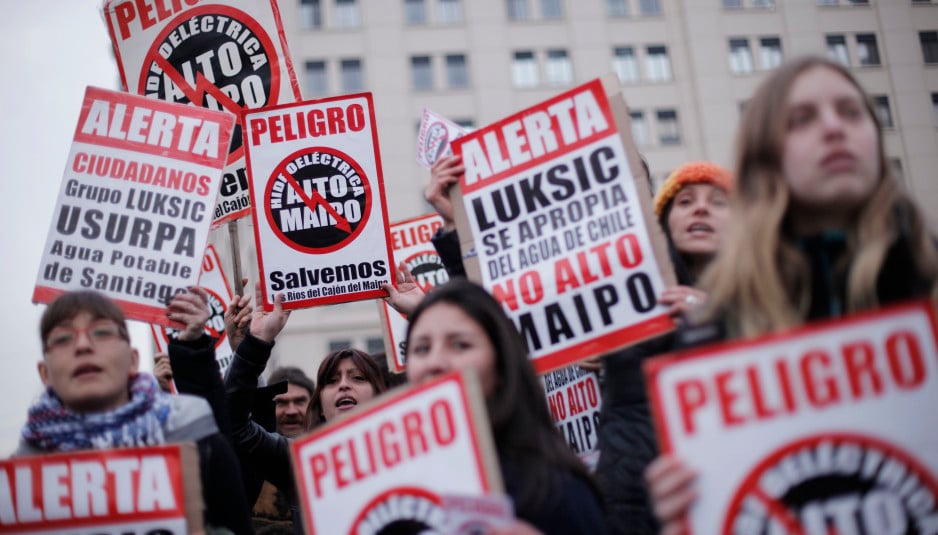 VIDEO: Activistas de No Alto Maipo increpan duramente a ministro de Energía en seminario de hidroelectricidad