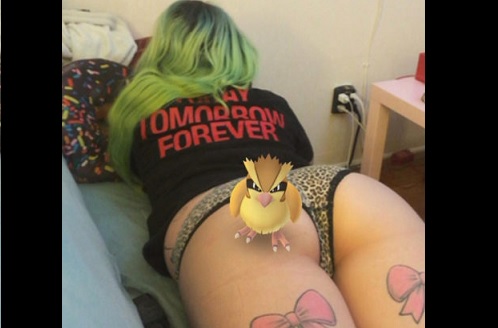 Locura por Pokémon Go se torna «caliente»: tener selfies al desnudo con las criaturas es la nueva moda