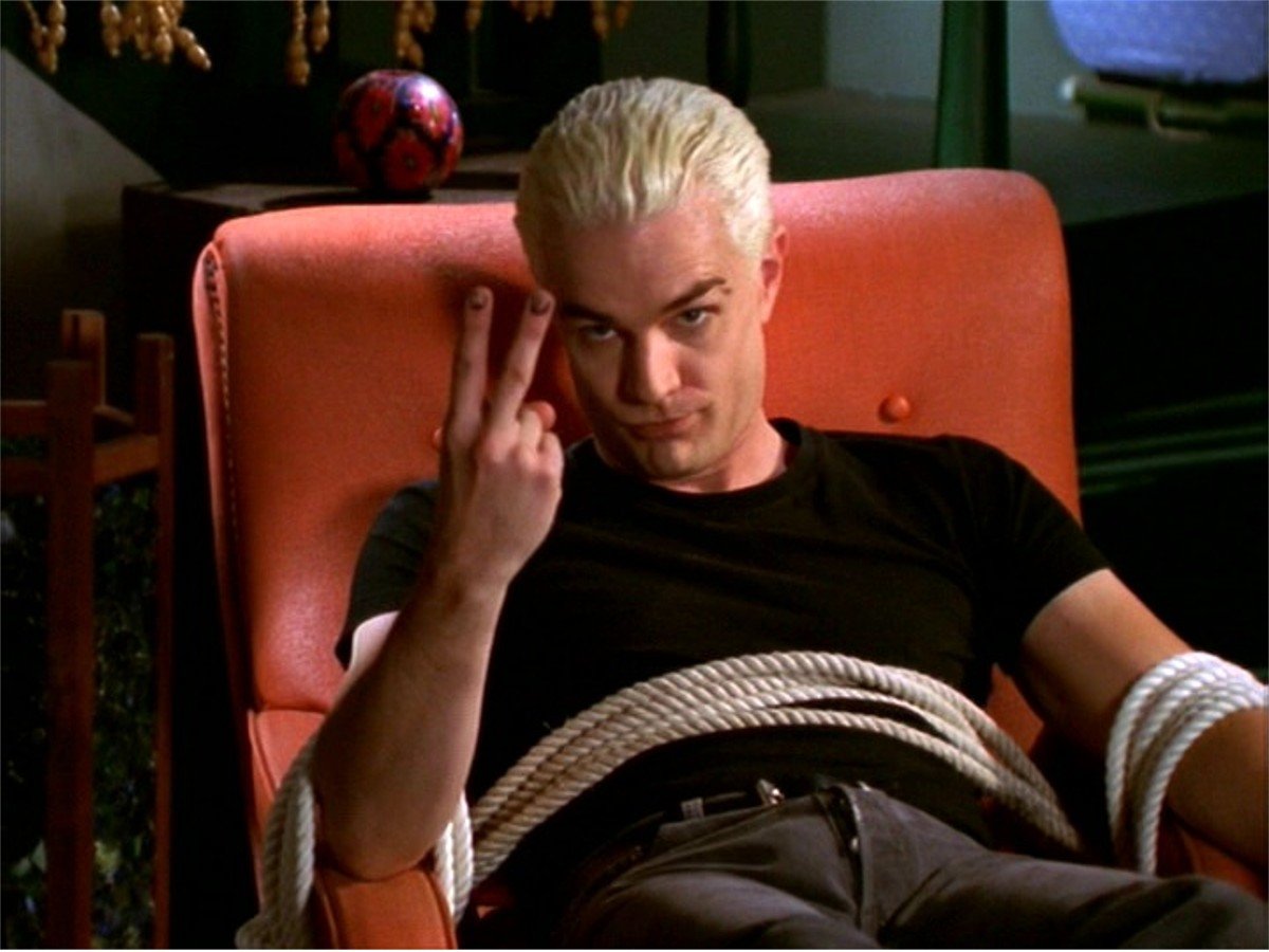 Recuerdas a Spike el vampiro galán de Buffy, míralo ahora a sus 53 años