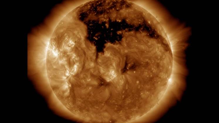 La NASA captó la imagen de un tremendo agujero en el Sol