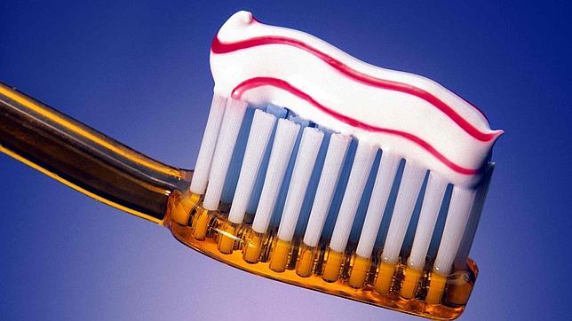 ¿Qué te pasaría si por error comes pasta de dientes? Acá te lo contamos