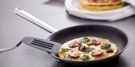 Peligros de cocinar con teflón y alternativas saludables