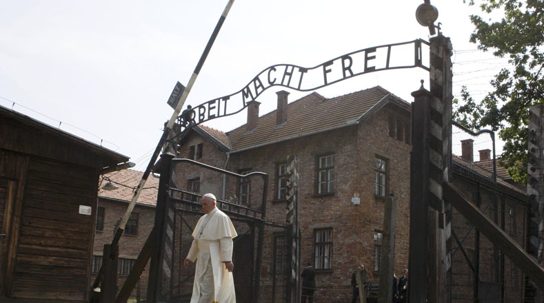 Alemania: El Papa Francisco visita el campo de concentración de Auschwitz
