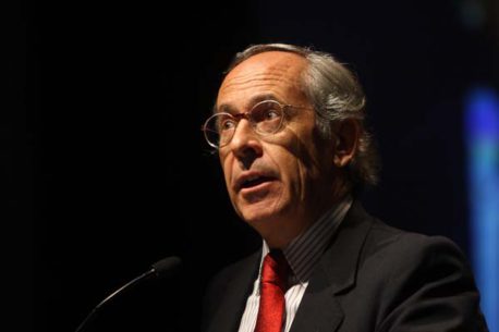 Ex ministro de Pinochet suspende cruzada por el mundo para defender sistema de pensiones