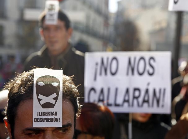 A un año de la Ley Mordaza, las sanciones y el temor frenan la libertad de los españoles