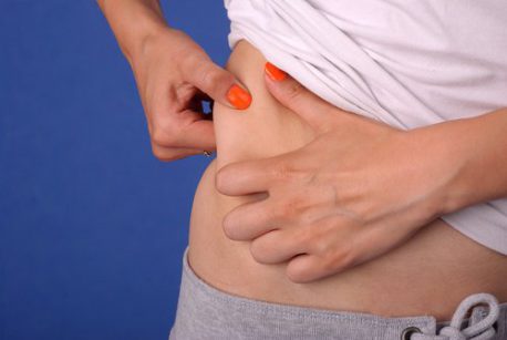 Por qué se me acumula grasa en la barriga y cómo eliminarla