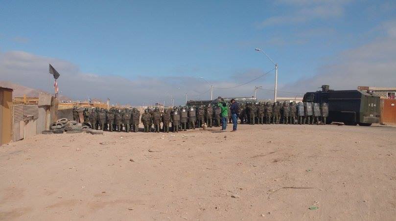Numeroso contigente de Fuerzas Especiales desaloja campamento La Pampa de Alto Hospicio