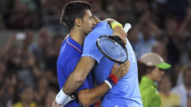 El argentino Juan Martín Del Potro da el golpe en las Olimpiadas al eliminar al serbio Novak Djokovic