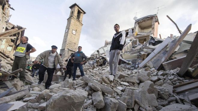 «La mitad del pueblo ya no está»: al menos 247 muertos por terremoto de magnitud 6,2 en el centro de Italia