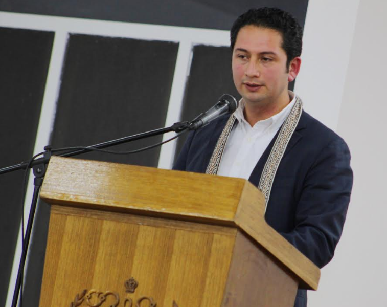 Diego Ancalao lanzó su libro “Mapuche: hijo de dos naciones” en Pozo Almonte