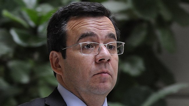 Critican encuentro de Ministro Céspedes con empresarios investigados por Ley Longueira