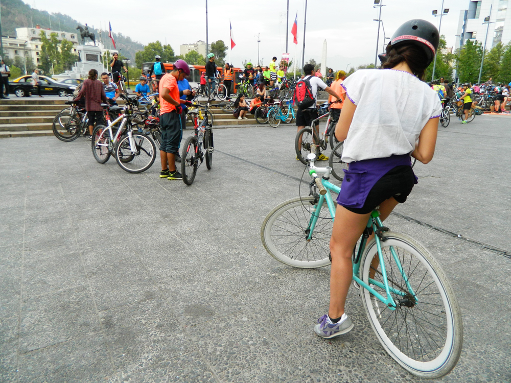 Municipalidad de Providencia retrocede en decisión de multar a ciclistas que transiten por la vereda