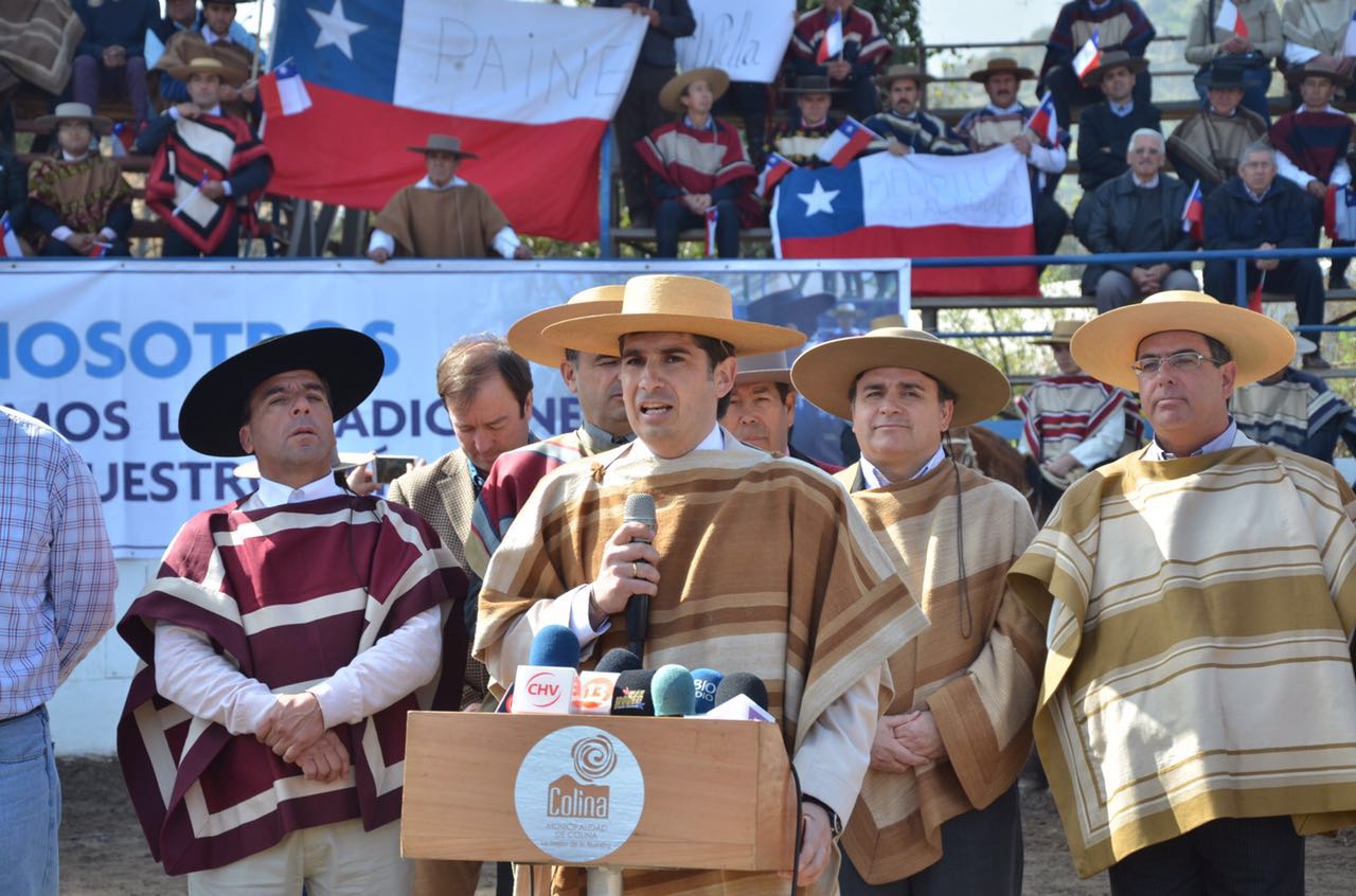 Alcaldes de cinco comunas realizaron acto en apoyo al rodeo