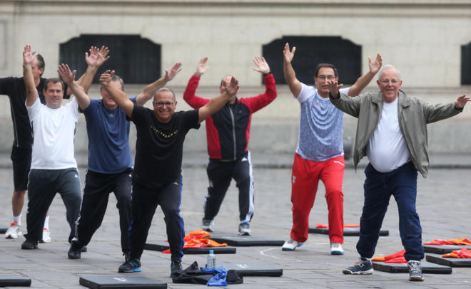 Perú: Presidente y ministros hacen deporte en patio de Palacio para promover salud pública