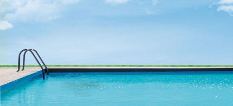 ¿Sabes cuánto cloro absorbe tu piel cuando te bañas en una piscina?