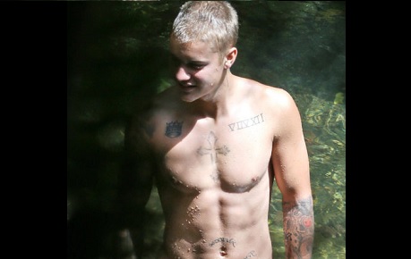 Sin censura: fotos de Justin Bieber al desnudo buscan competir con las de Orlando Bloom