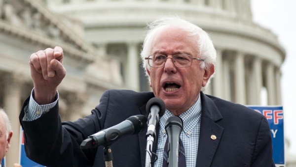 Brasil: Bernie Sanders expresa apoyo a Rousseff mientras Senado debate su futuro político