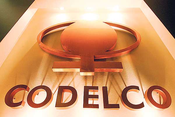 Codelco: Contraloría registra $31 mil millones en contrataciones irregulares