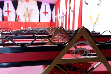 Conoce el templo construido para adorar a Lucifer en Colombia