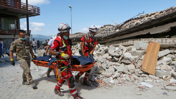 Italia: Aumenta a 73 la cifra de muertos tras terremoto