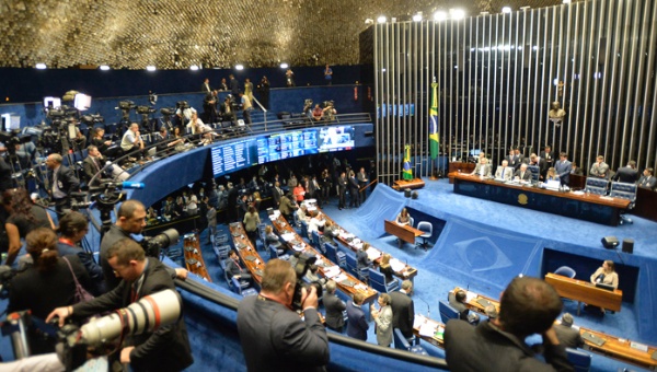 Brasil: Acusaciones, insultos e injurias en primera sesión del impeachment a Rousseff