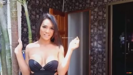 (+18 Video) Turista se graba caminando por calle llena de prostitutas en Tailandia