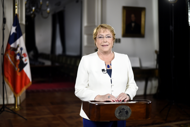 Bachelet anunció el Presupuesto 2017: Pensión básica aumentará en un 10%